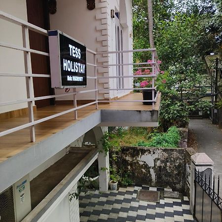 Tess Holistay Kocsín Kültér fotó